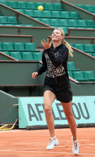 シャラポワ 全仏オープンに向け練習