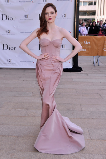 ココ・ロシャは「ザック・ポーゼン」を着用、アメリカン・バレエ・シアター2013年春期ガラ