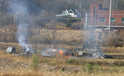 韓国空軍戦闘機、訓練中に接触し墜落 ミサイル1発不明