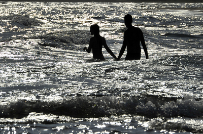 夕焼けに照らされるギリシャの海
