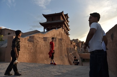 中国、地元住民収容のウイグルで観光客誘致