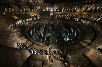 新ローマ法王、コロッセオで「聖金曜日」の儀式を主宰