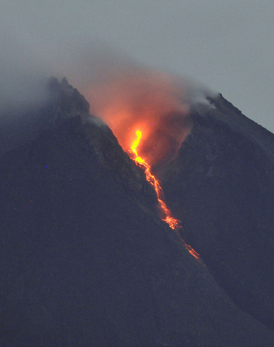 インドネシア・ムラピ火山が再噴火