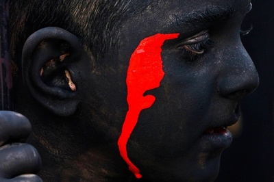 アシュラ祝う戦士と小さな悪魔たち イラン