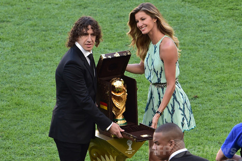 ジゼル・ブンチェン、W杯ブラジル大会最後を飾ったドレスとは? ジゼル・ブンチェン、W杯ブラジル大会最後を飾ったドレスとは?