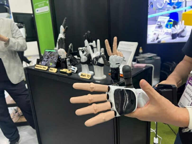 MAND.ROが「NextRise 2025」で披露したロボットハンド(c)KOREA WAVE