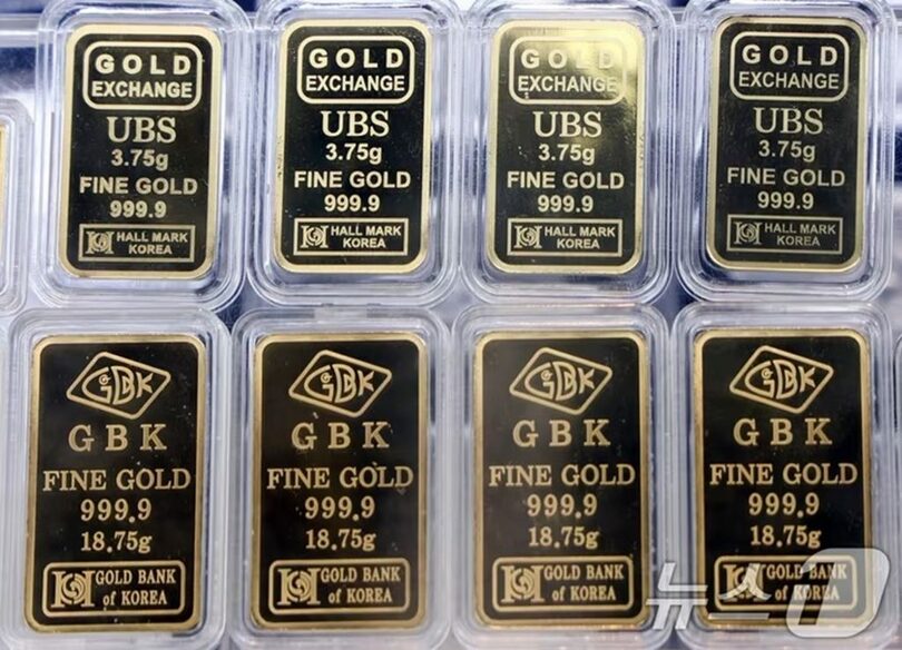 26日、ソウル市鍾路区の貴金属店に陳列された金製品(c)news1