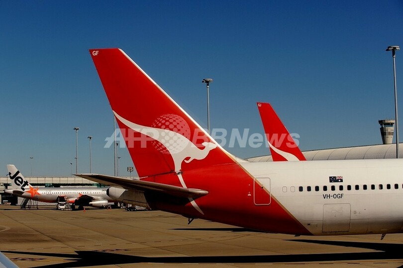 パイロットが航空機のエンジン風に吹き飛ばされる、オーストラリア