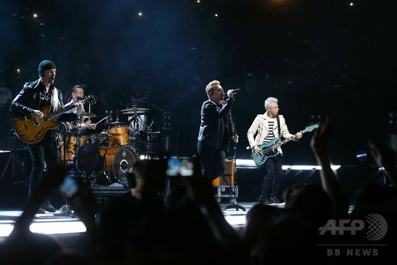 U2、テロ発生のパリでやり直し公演 事件の歌も作曲