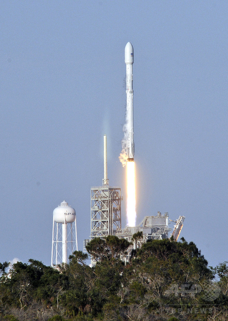 スペースXの再利用ロケット、打ち上げ成功 「宇宙飛行の革命」