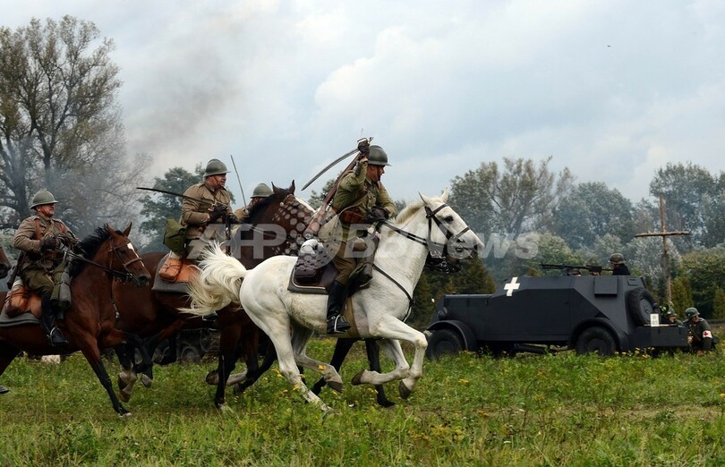 旧ドイツ軍によるポーランド侵攻を再現、第2次世界大戦きっかけ