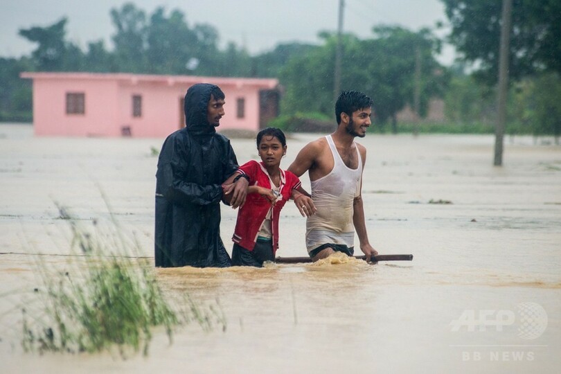 ネパールとインドで洪水や地滑り、94人死亡 モンスーン被害拡大