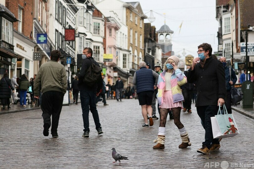 英のコロナ新規感染、過去最多を更新 12万人超