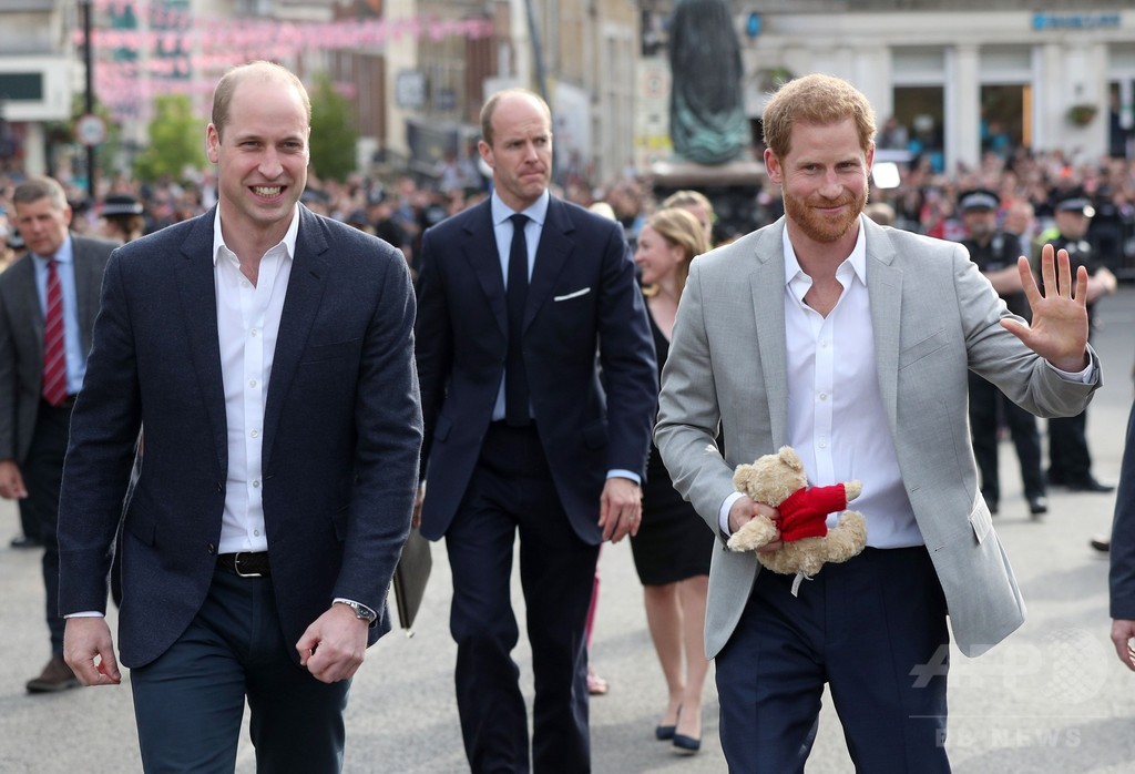ヘンリー英王子 結婚式前日に集まった人々にあいさつ 写真7枚 国際ニュース Afpbb News
