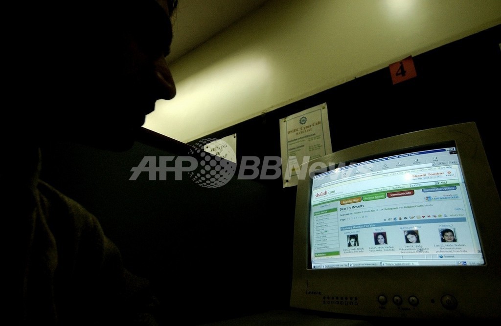 ネットで少女誘惑したHIV感染者の男を逮捕、ポーランド ネットで少女誘惑したHIV感染者の男を逮捕、ポーランド