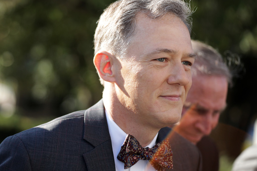 米国務省高官、トランプ氏の行動に「懸念」あったと証言 弾劾調査