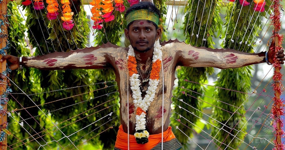 我慢は信仰の証し？ヒンズー教の「ウェール祭」 スリランカ 写真16枚 国際ニュース：AFPBB News