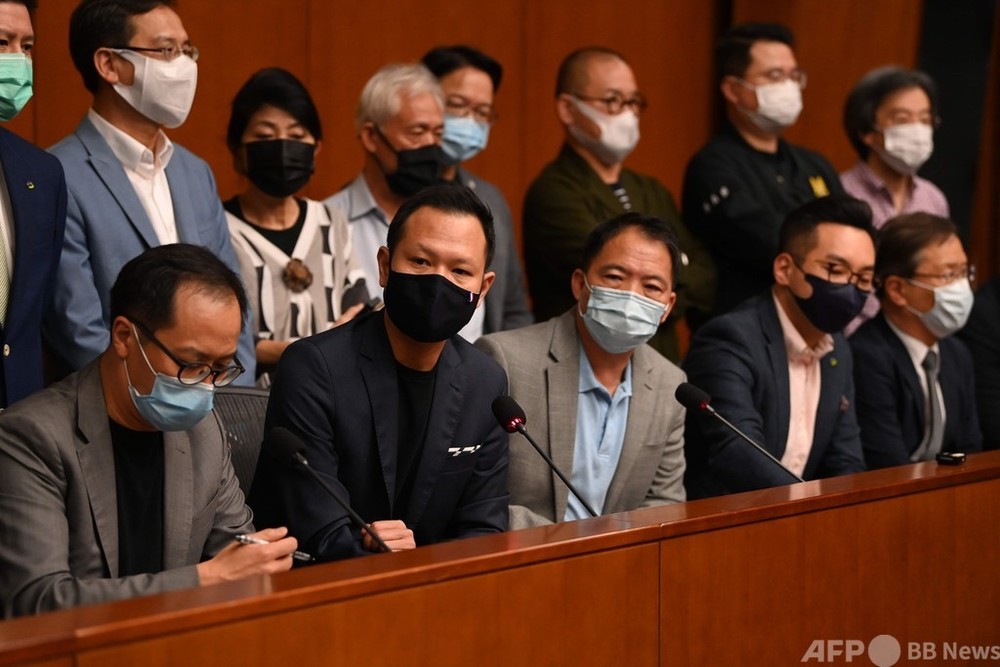 香港、民主派4人の議員資格剥奪