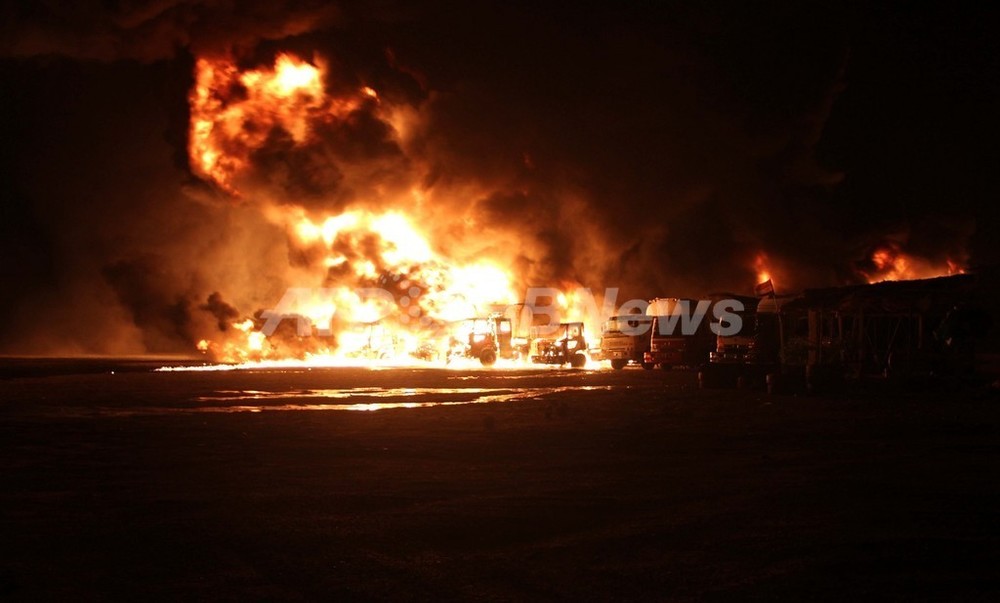 タンクローリー 作業員 凍結したバルブを何故かライターで炙る ストア 大爆発 海外反応