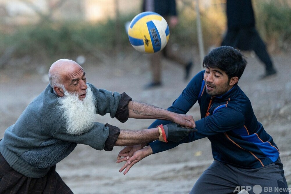 公園でバレーボール アフガン首都 写真7枚 国際ニュース：AFPBB News