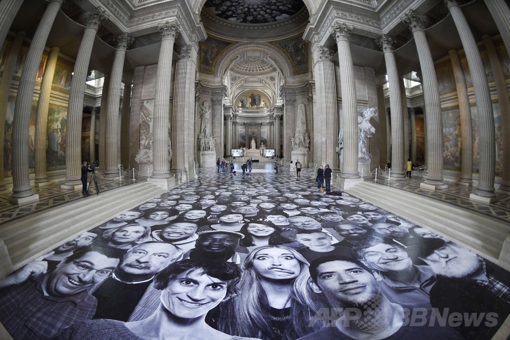 パリのパンテオンに「顔、顔、顔」アーティストJR氏最新作 写真21枚