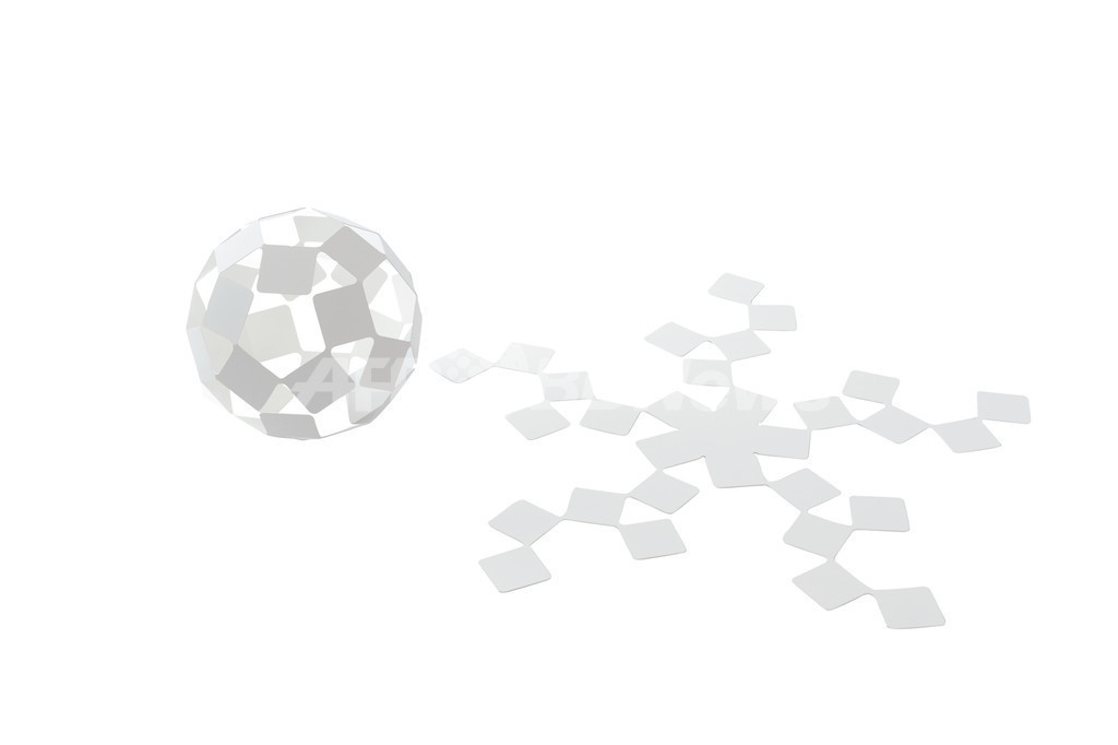 光と影が遊ぶ、「ネンド」のダンシングクスエアランプ