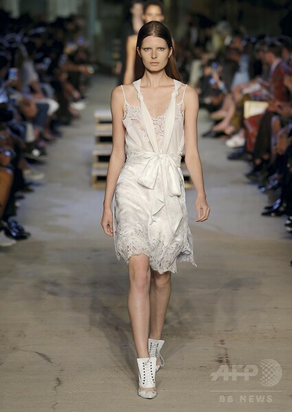 「ジバンシィ」16年春夏コレクション