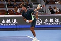テニス、中国オープン、男子シングルス1回戦。サーブを打つカルロス・アルカラス（2023年9月29日撮影）。(c)Pedro PARDO / AFP