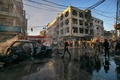 シリア北東部カミシリで起きた同時爆発の現場（2019年11月11日撮影）。(c)Delil souleiman / AFP