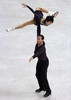 14-15フィギュアスケートグランプリ（GP）シリーズ開幕戦スケート・アメリカ（Skate America 2014）、ペア・フリースケーティング（FS）。演技に臨む川口悠子（Yuko Kawaguchi）/アレクサンドル・スミルノフ（Alexander Smirnov）組（2014年10月26日撮影）。(c)AFP/Getty Images/Jonathan Daniel