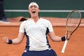 全仏オープンテニス、女子シングルス3回戦。勝利を喜ぶオンス・ジャバー（2024年5月31日撮影）。(c)Bertrand GUAY / AFP
