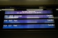 英ロンドンのセントパンクラス駅で、国際高速列車ユーロスターの運行中止を知らせる電子掲示板（2020年12月21日撮影）。(c)Niklas HALLE&apos;N / AFP