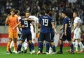 サッカー国際親善試合、日本対ウルグアイ。勝利を喜ぶ日本の選手（2018年10月16日撮影）。(c)AFP PHOTO / TOSHIFUMI KITAMURA
