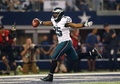 14NFL第13週、ダラス・カウボーイズ（Dallas Cowboys）対フィラデルフィア・イーグルス（Philadelphia Eagles）。タッチダウンランを決めて喜ぶフィラデルフィア・イーグルスのルショーン・マッコイ（LeSean McCoy、2014年11月27日撮影）。(c)AFP/Getty Images/Ronald Martinez