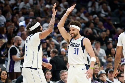 新品 DALLAS MAVERICKS ダラス・マーベリックス　チャンピオン マブスがキングス撃破 PO進出へグリズリーズと次戦 写真5枚 国際