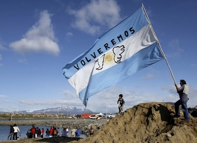 フォークランド紛争開戦25周年 「フォークランドはアルゼンチン領」、チャベス大統領  - ベネズエラ