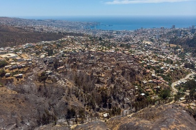 クリスマス・イブに森林火災、家屋約200棟に被害 チリ・バルパライソ