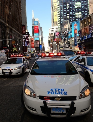 NYタイムズスクエアで警官が発砲、通行人2人負傷
