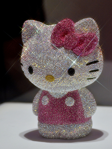 キラキラ輝くキティちゃん、115万5000円で限定販売
