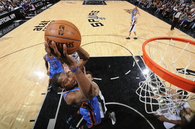 デュラントが活躍したサンダー、スパーズに勝利