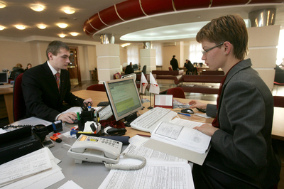 遠隔操作で銀行強盗？行員が阻止　スウェーデン