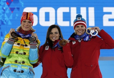 フェニンガー、難コース制し女子スーパー大回転で金 ソチ五輪