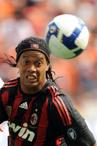 ミラン 本拠地での開幕戦でボローニャに敗れる