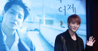 「JYJ」のジュンス、アルバム発売記念のサイン会開催