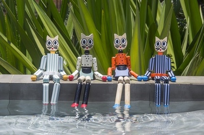 「マルニ」クリスマスチャリティプロジェクト、カラフルな木製マリオネット