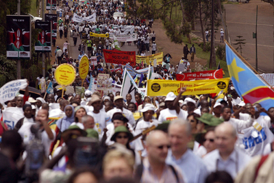 「世界社会フォーラム」開幕に先だって反グローバル化デモ - ケニア