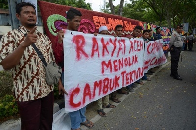 インドネシアのアチェ州、公開むち打ち刑を中止へ