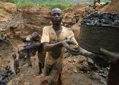 携帯電話用レアメタルがコンゴ武装勢力の資金源に、国際NGO