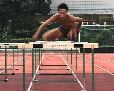 【動画】金メダリスト劉翔に初めてハードルを指導した、方水泉コーチ