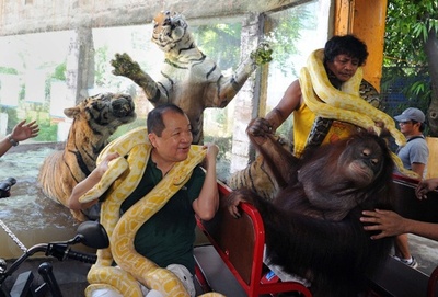 三輪EV車で大気汚染対策、フィリピン動物園で販促活動